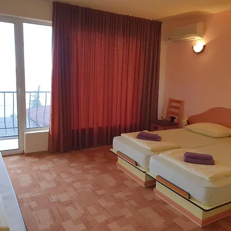 Хотел семеен пиер 3*