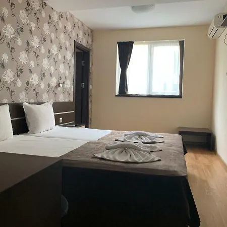 Хотел семеен пиер 3*