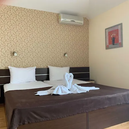 Хотел семеен пиер 3*